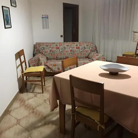 شقة Luminoso E Spazioso Al Primo Piano